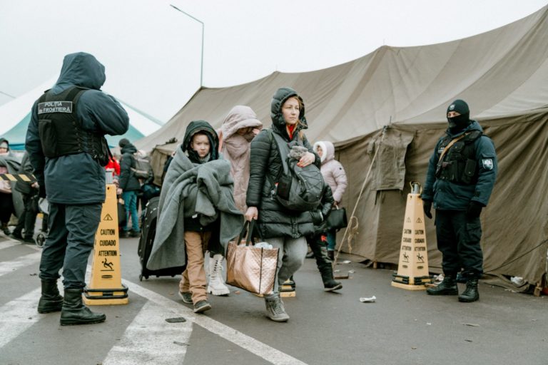 Очереди на Паланке: 3 км машин и 450 пешеходов