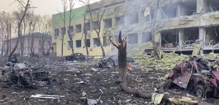 Мэр Мариуполя: Российские военные насильно увозят людей на территорию РФ
