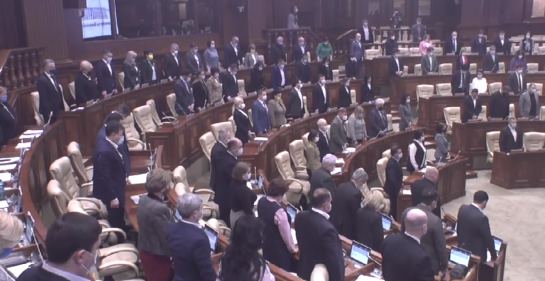 Заседание Парламента Молдовы началось с минуты молчания в память о жертвах войны в Украине