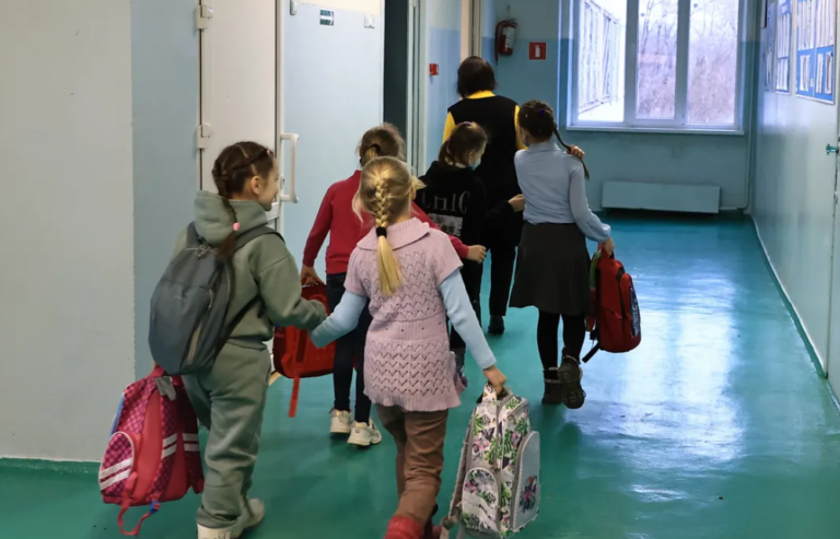 ЮНИСЕФ: каждая шестая школа на востоке Украины повреждена или разрушена