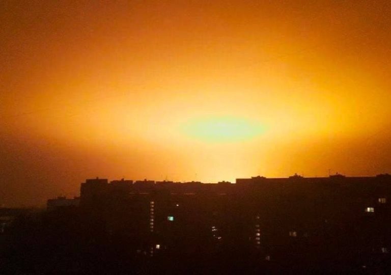 (ВИДЕО) Обстрелы в Харькове продолжаются: горит танковое училище