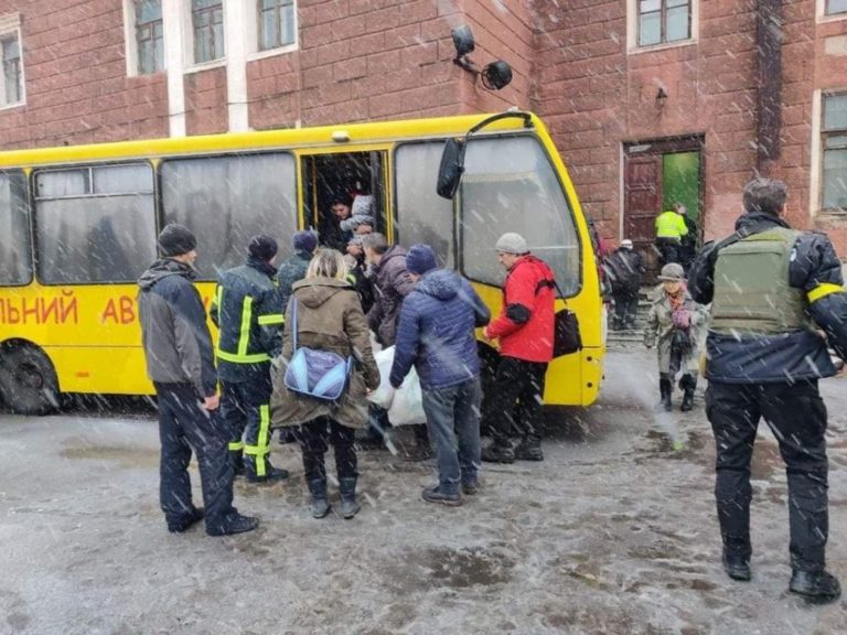В Мариуполе с 12:00 начинается эвакуация мирного населения