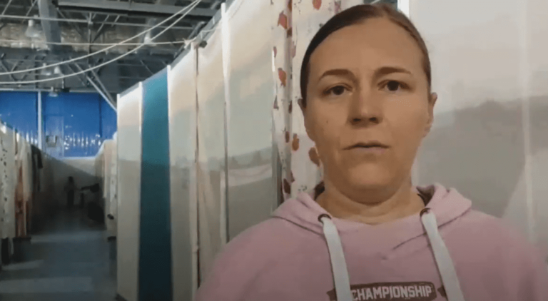 (ВИДЕО) Истории беженцев из Украины, остановившихся в центре MoldExpo