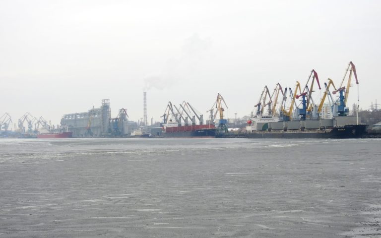 Российские войска обстреляли морской порт в Николаеве