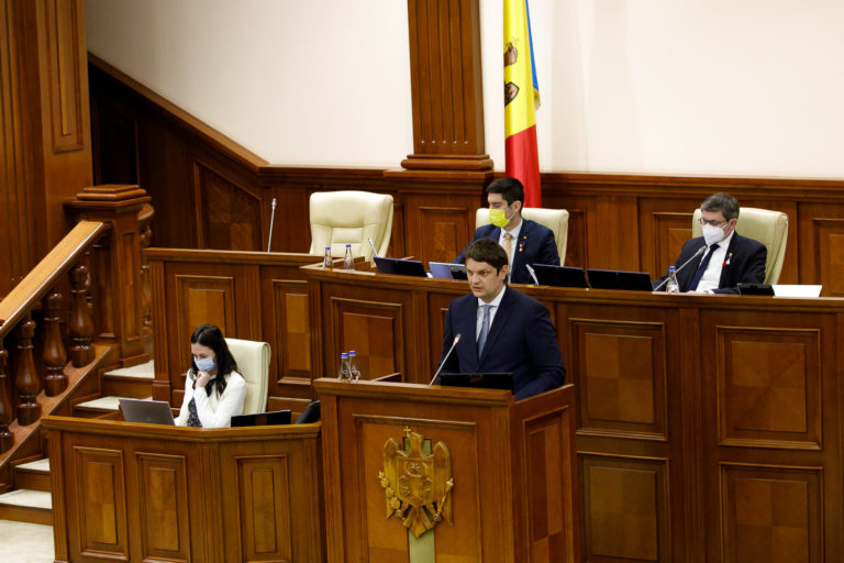 Парламент Молдовы одобрил в первом чтении два законопроекта по энергобезопасности и энергоэффективности