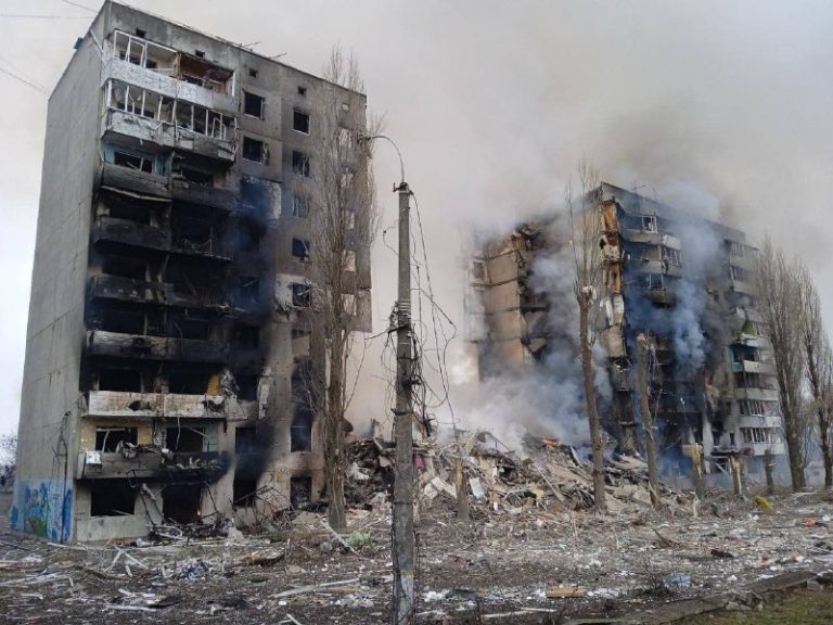 (ФОТО) Российские войска обстреляли поселок Бородянка Киевской области