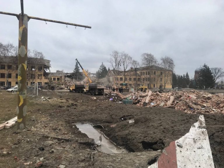 (ФОТО/ВИДЕО) В Ахтырке разгромили воинскую часть: 70 украинских бойцов считают погибшими