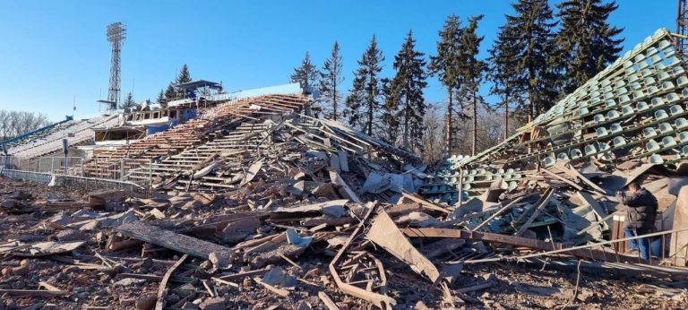 (ФОТО) Стадион клуба «Десна» в Чернигове обстреляли российские войска