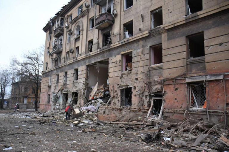 Россия предложила Украине сдать Мариуполь. Верещук: «Ни о каких сдачах, сложении оружия речи идти не может»