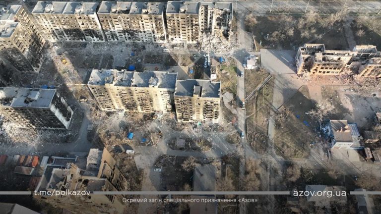 Россия обещает жителям Мариуполя компенсации, если они «признают», что город бомбили украинские военные