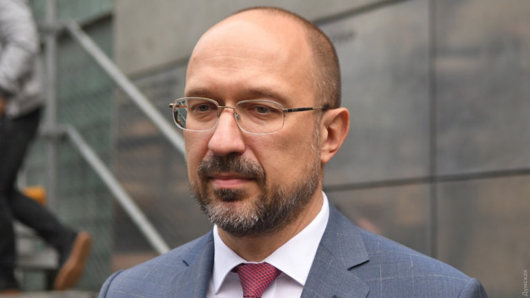 Шмыгаль: Украина отправляет в Одессу все мощные генераторы после того, как город остался без света