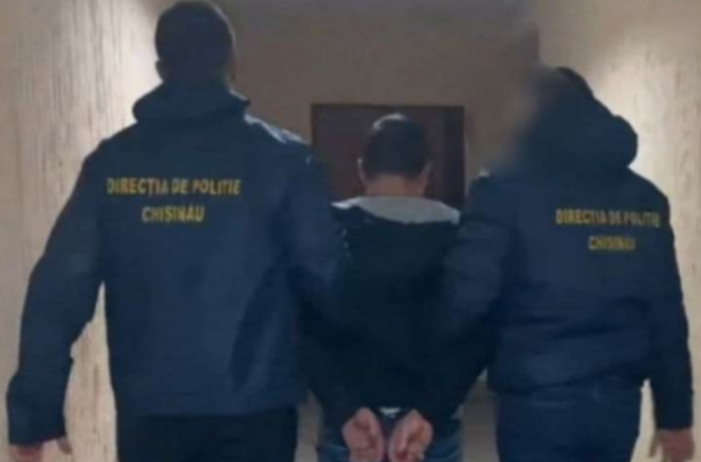 Избили и ограбили пятерых иностранцев: в столице задержали двух злоумышленников