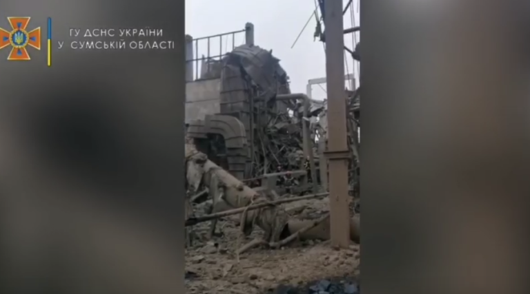 (ВИДЕО) Российские войска нанесли авиаудар по ТЭЦ и железнодорожному вокзалу города Ахтырка