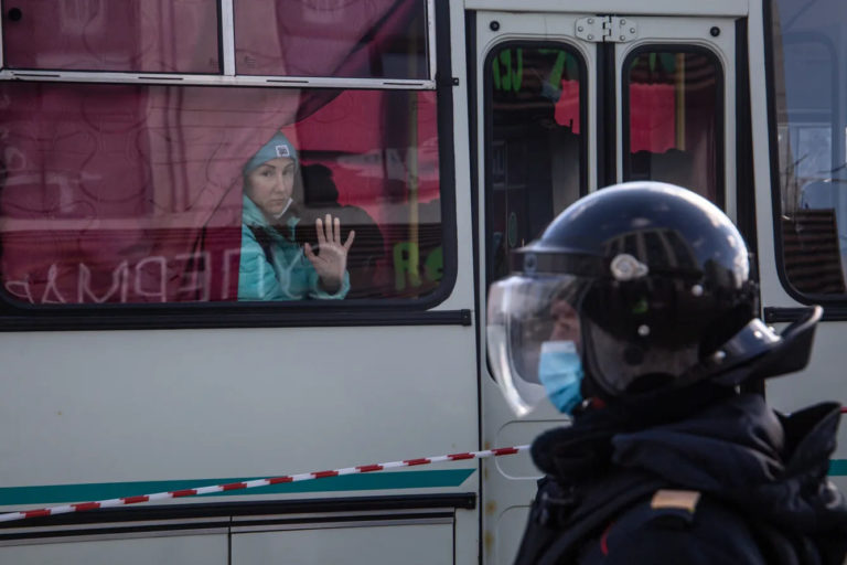 (ФОТО/АУДИО) Антивоенные протесты в России: более 5000 задержанных за день и избиение на допросах