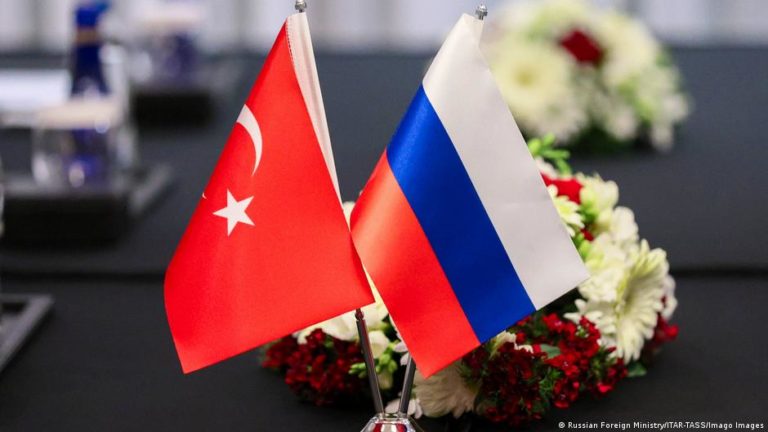 Постпред ЕС: Турции надо перестать вестись на пропаганду России