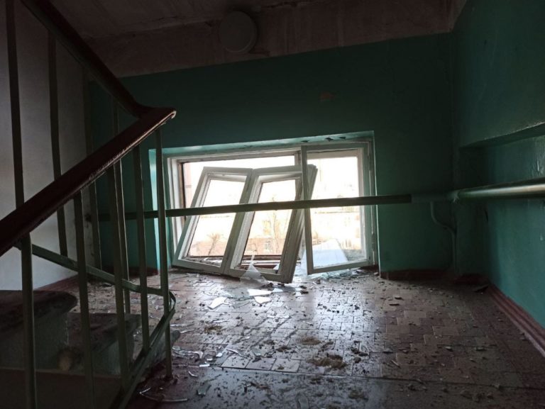 (ФОТО) В Рубежном обстреляли больницу: родильный стационар разружен до основания