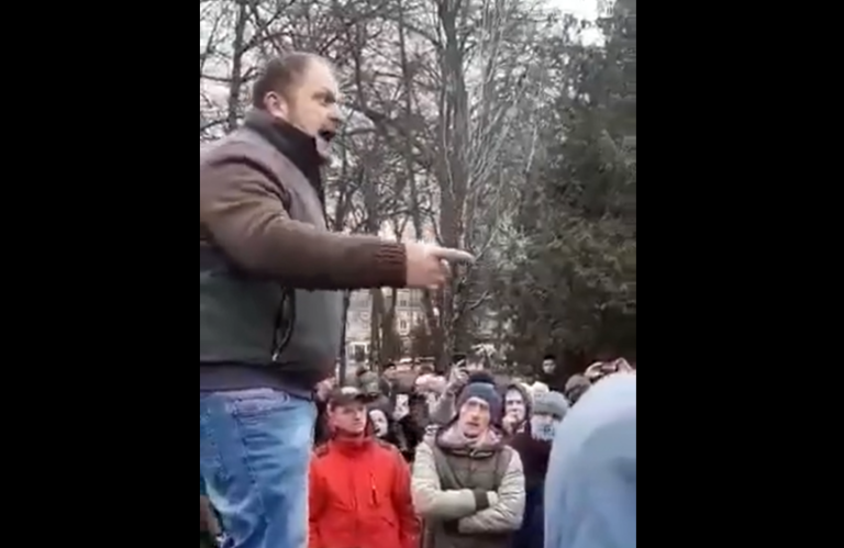 (ВИДЕО) Конотоп получил ультиматум: сдаться или быть уничтоженным артиллерией. Мэр: «Я за то, чтоб воевать»