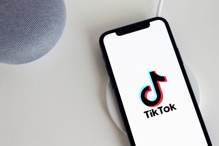 TikTok запретил пользователям из России загружать видео и вести прямые трансляции