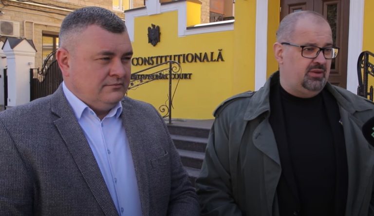 Социалисты оспорили в КС запрет георгиевской ленты и других символов войны России в Украине