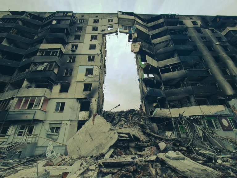 Бородянка — еще один разрушенный город под Киевом. Сотни человек пропали без вести