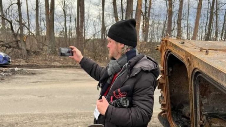 В Буче снимут документальный фильм о зверствах россиян. Приехал сценарист «Карточного домика»