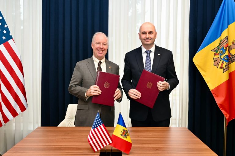 США и Молдова подписали меморандум о продаже собственности Республиканского стадиона