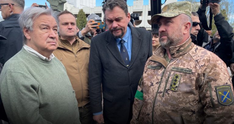 Генсек ООН посетил Бородянку — один из освобожденных поселков под Киевом