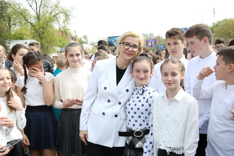 День гагаузской письменности: поздравление Башкана и 60 фото с детьми
