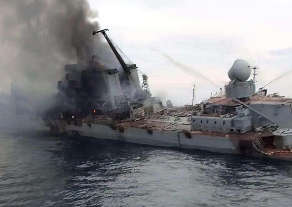 ФОТО) Правозащитник опубликовал фото пожара на крейсере "Москва": Никакого  шторма, никакой буксировки - Nokta