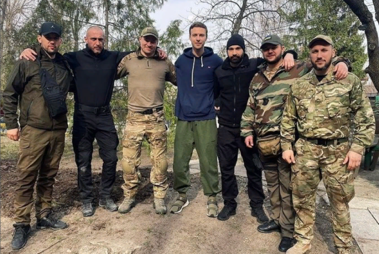 Заменил микрофон на автомат: Макс Барских вступил в ряды Вооруженных сил Украины