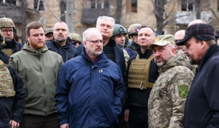 Президенты Польши, Литвы, Латвии и Эстонии побывали в разрушенном городе под Киевом