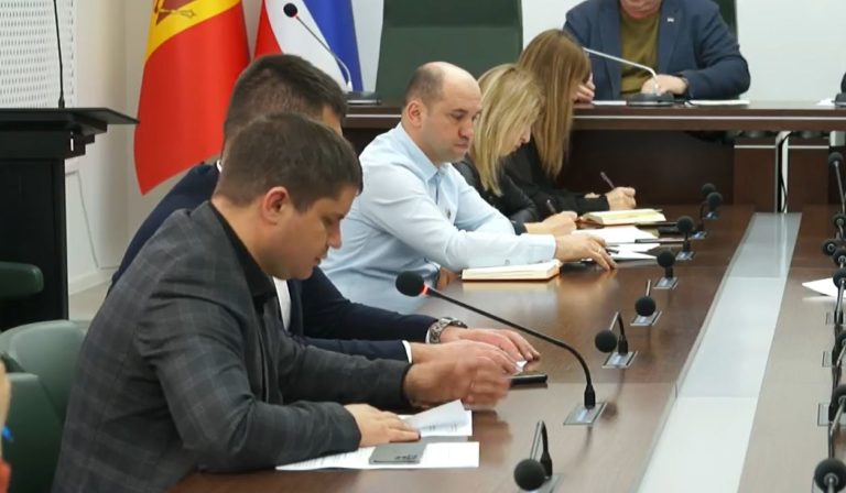 LIVE: В НСГ проходят публичные слушания по разрешению использования георгиевской ленты