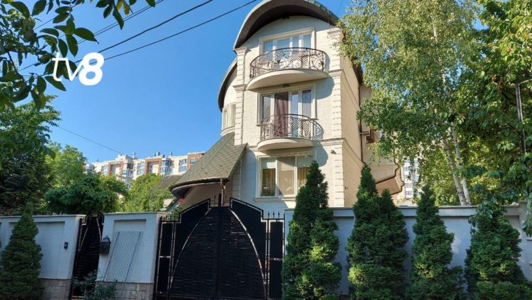 Первые заявления прокурора и кадры с места обыска в доме у Додона