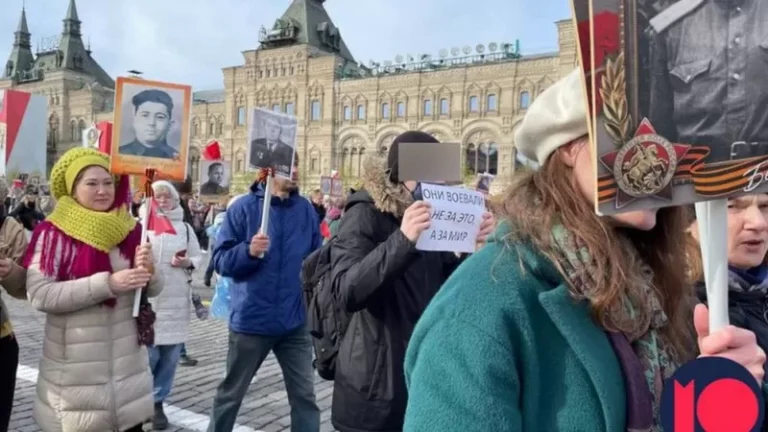 «Он не хотел повторить». За что задерживали россиян на акциях памяти 9 мая