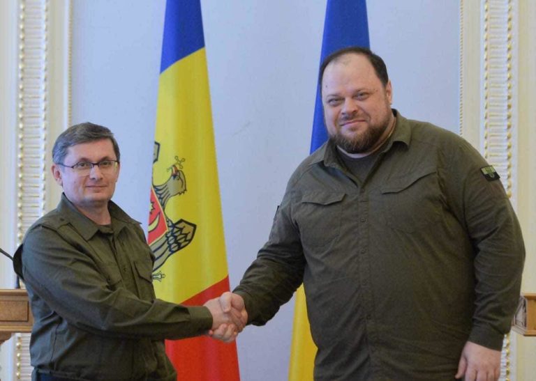 Игорь Гросу предложил направить в Украину контингент саперов во время своего визита в Киеве