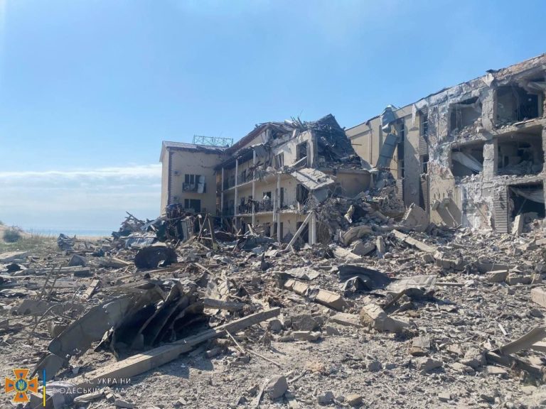 (Фото) Последствия ракетного обстрела под Одессой