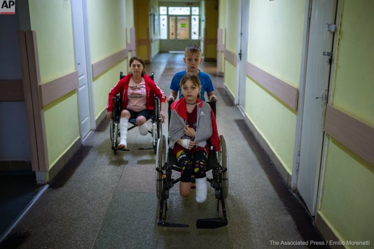 (ФОТО) Яна кричала: «Мама, я умираю». История семьи, пострадавшей от ракетного удара в Краматорске