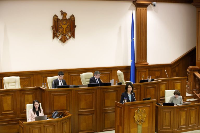 Лишить депутата иммунитета можно будет без согласия парламента. Законопроект принят в первом чтении