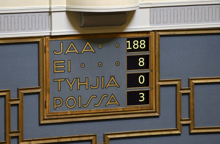 Парламент Финляндии проголосовал за подачу заявки в НАТО