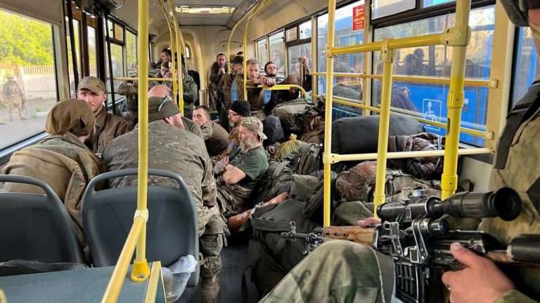 Минобороны России: 771 украинский военный вывезен с завода «Азовсталь» за последние сутки