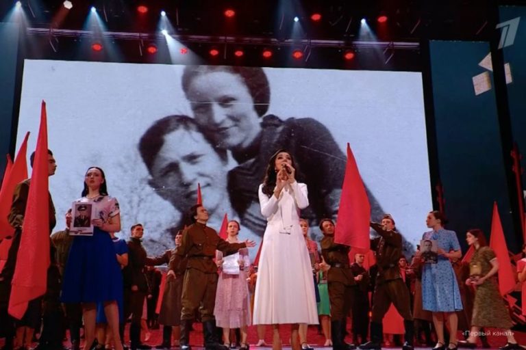 На концерте к 9 мая на Первом канале среди снимков фронтовиков показали фотографию Бонни и Клайда