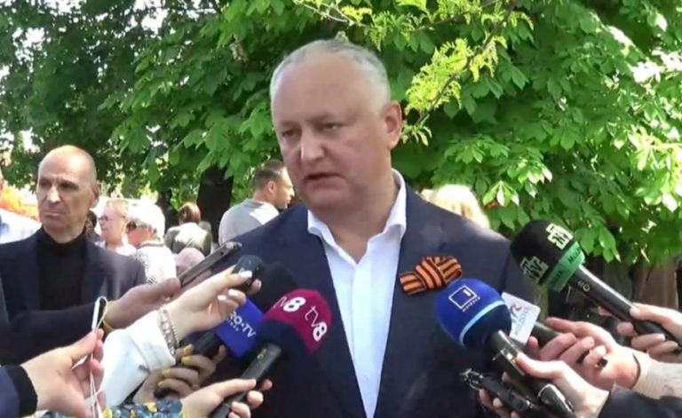 16 депутатов получили штрафы в 9000 леев за нарушение запрета георгиевской ленты на шествиях 9 мая