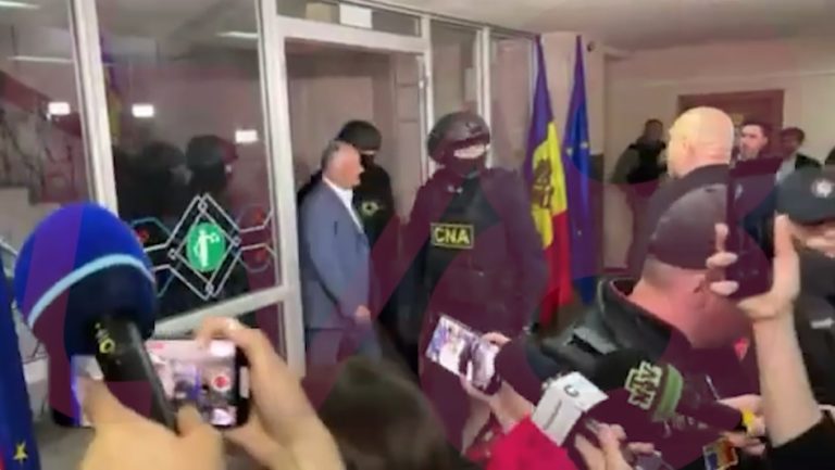 Бывший глава государства Игорь Додон доставлен в суд сотрудниками CNA
