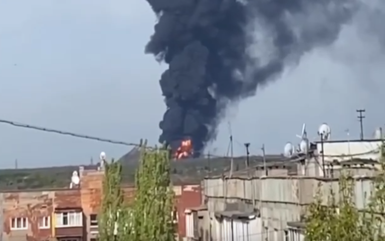 (ВИДЕО) В Макеевке Донецкой области горит нефтебаза