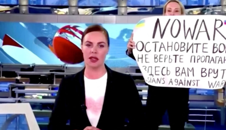 Марина Овсянникова награждена премией имени Вацлава Гавела
