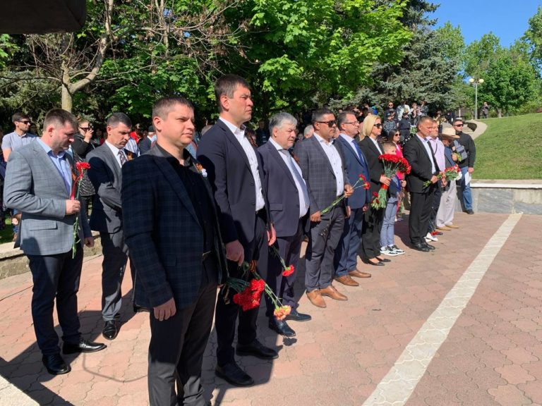 Полиция Молдовы: Граждан, нацепивших георгиевские ленты на 9 Мая, ждут штрафы