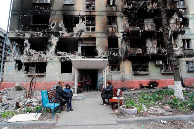 (ФОТО) Мэр Мариуполя: до конца года в городе от болезней и невыносимых условий могут умереть более 10 тысяч человек