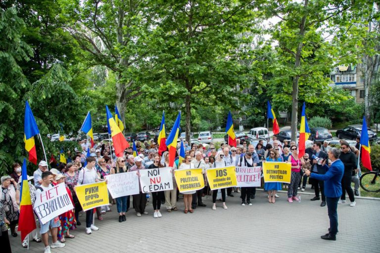 ПСРМ проводит протест в поддержку Игоря Додона у Апелляционной палаты