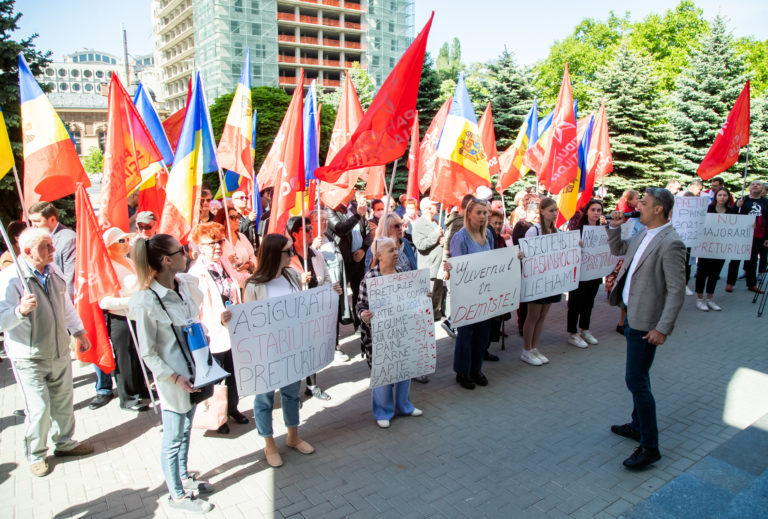 Протест у здания Минсельхоза: социалисты требуют отставки министра Виорела Герчиу