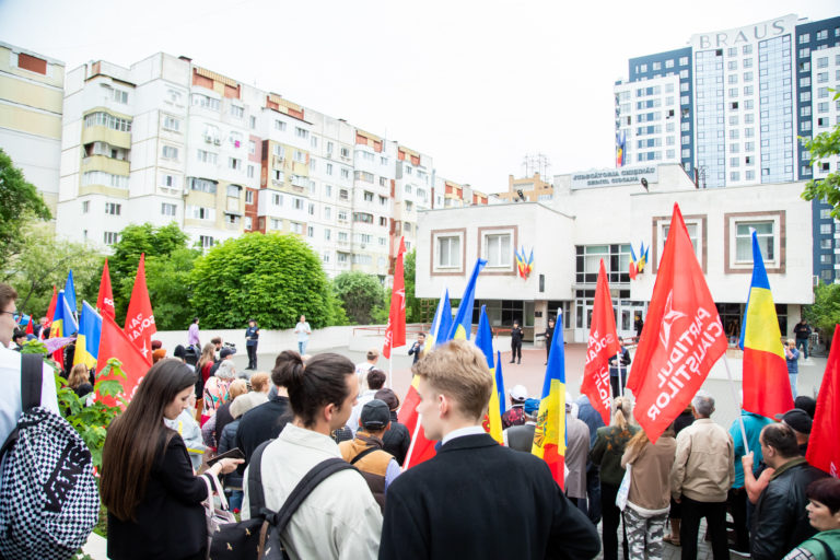 (LIVE) ПСРМ протестует у здания суда. Додон ждет приговора